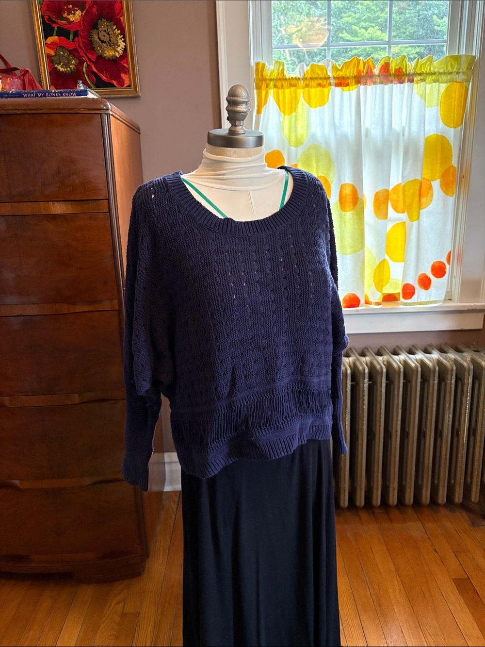 BCBGeneration Navy Scoop-Neck Knit Sweater Medium 60 Cotton/40 Acrylic